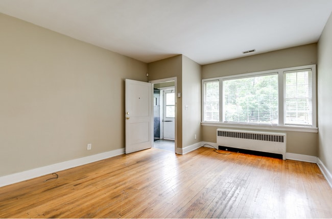 Photo - 2506 Kenmore Rd Apartment Unit W