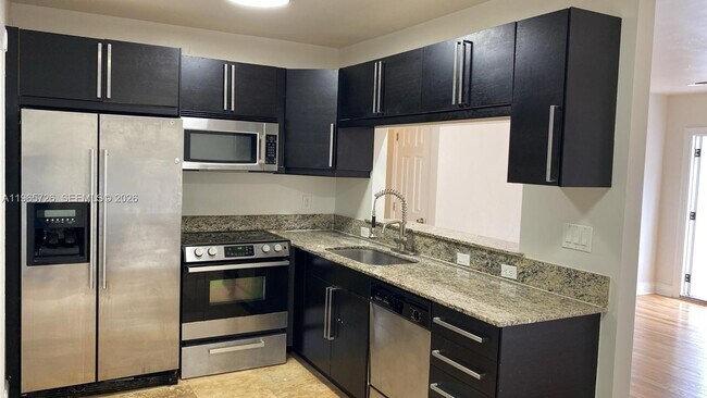 Photo - 713 SW 10th St