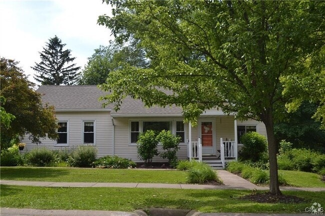 Building Photo - 18 E Austin St Rental