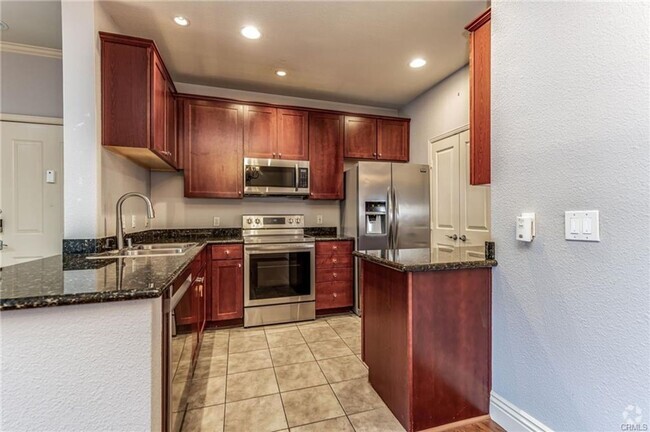 Building Photo - 2 Bedroom Corner Unit in Canyon Point, Ali... Rental