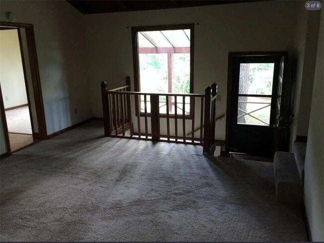 Photo - 257 Castleair Dr NE