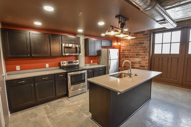 Photo - 320 S Court St