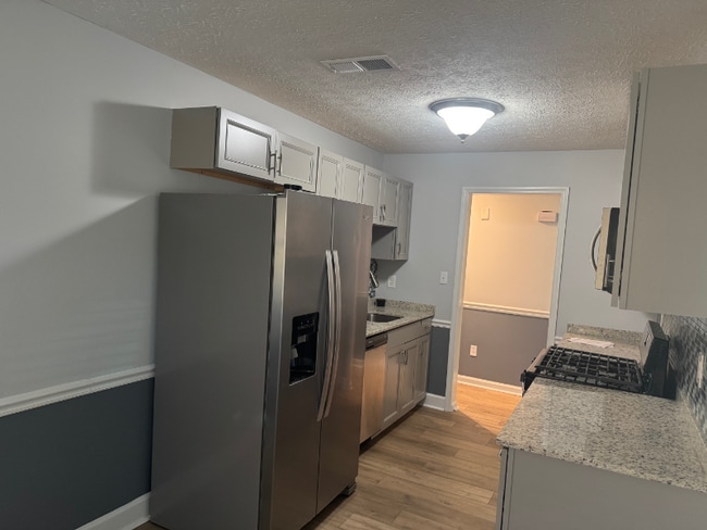 Photo - 530 Bell Rd SE