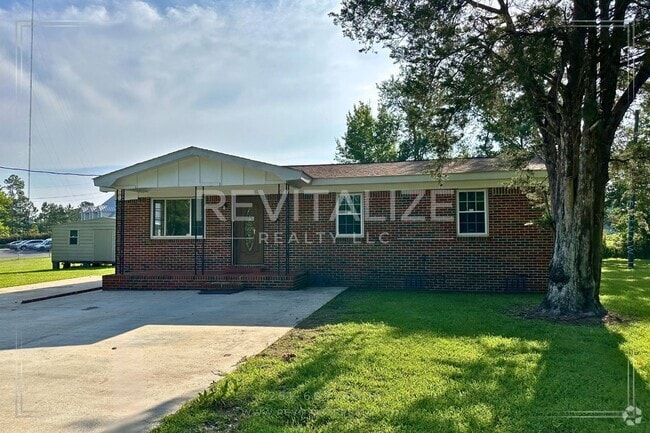 Building Photo - **Coming Soon** 3 Bedroom/2 Bathroom House...