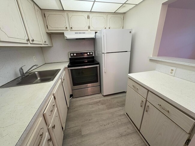 Photo - 151 Canterbury E