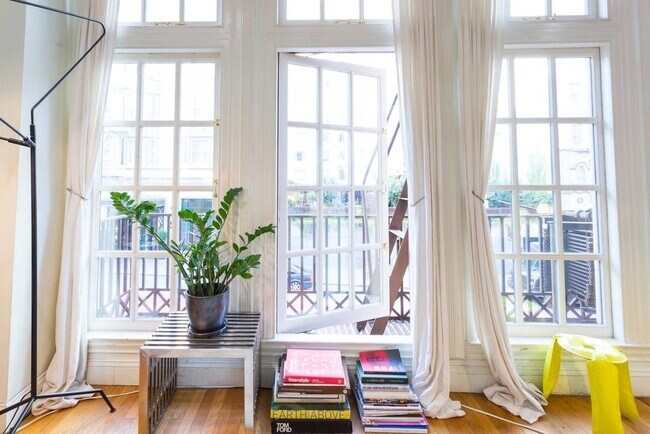 Photo - Back on the market! Amazing SOHO style ful... Unidad 2