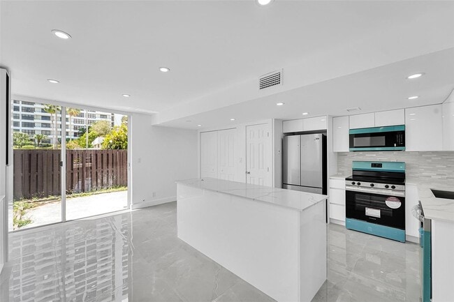 Photo - 2318 NE 7th St Townhome