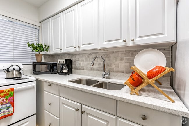 1BR, 1BA - 750SF - Galley A2 Floorplan - Nautica Apartments