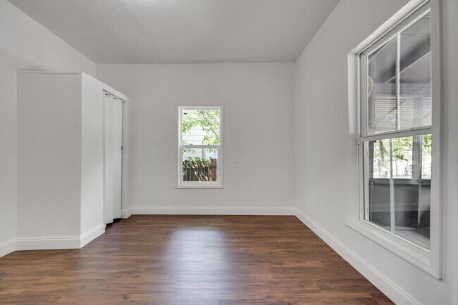 Photo - 2410 Mc Quade St