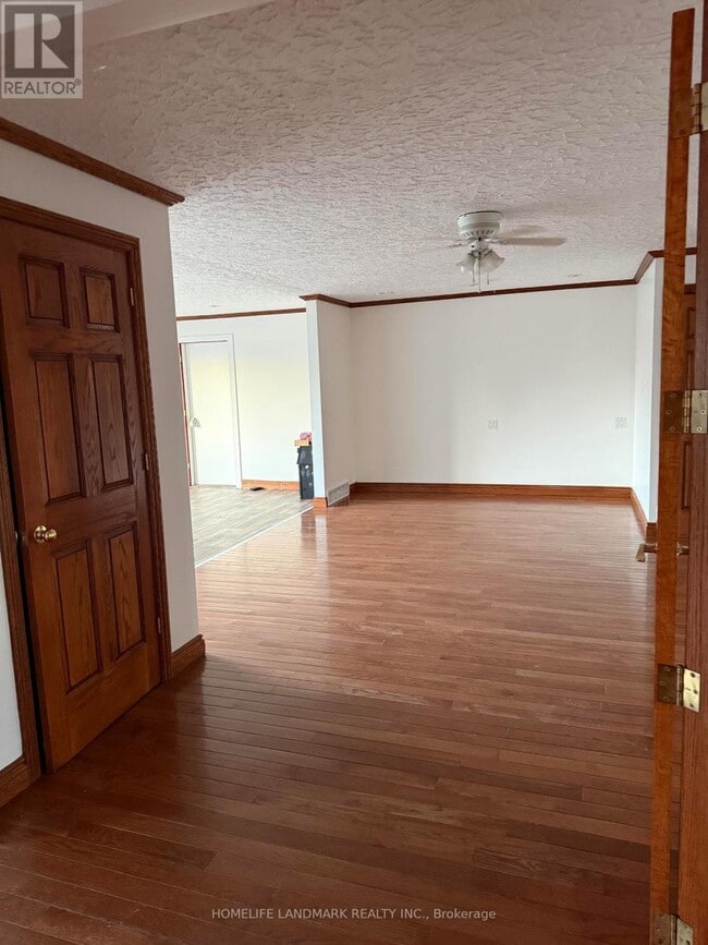 Photo - 183 Main St E