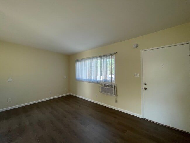 14207 Sylvan St