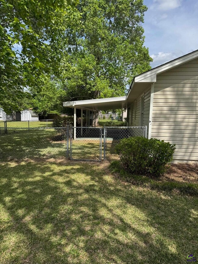 Photo - 700 Fieldstone Rd