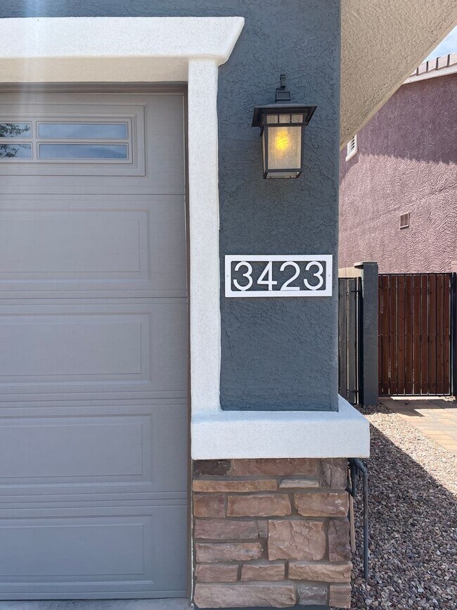 Photo - Beautiful 4 Bedroom Single Level Home Loca...