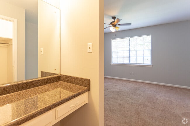 1BR, 1BA - 850 SF - Shadesmont Apartments