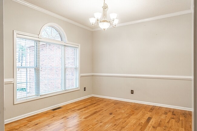 Photo - 1110 Devonshire Trail