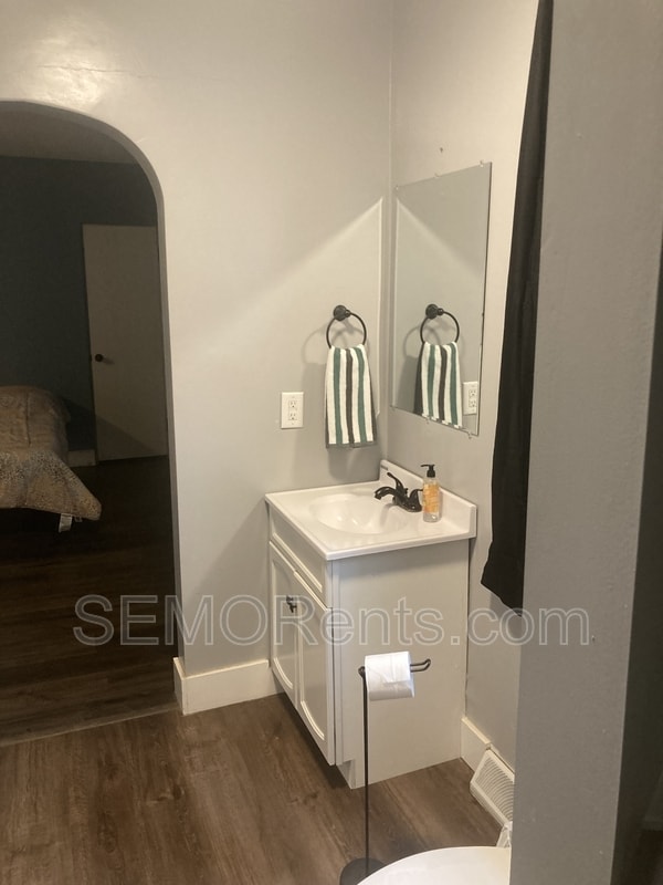 Photo - 1524 Bessie St