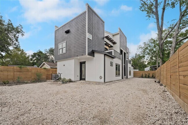 Photo - 7914 Pointer St Unit B