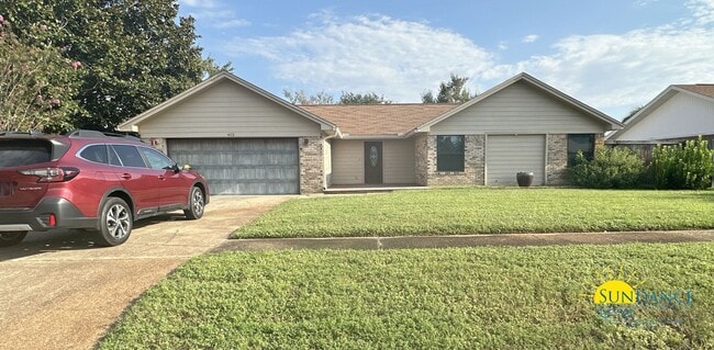 Building Photo - Gorgeous3 Bedroom Home in Mary Esther!