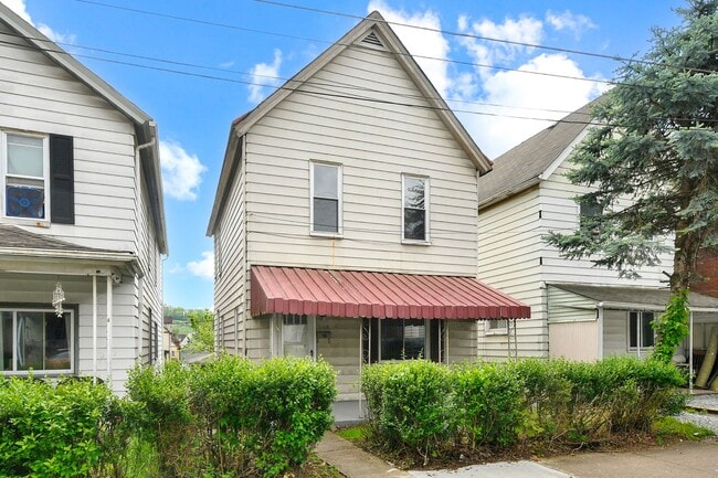 Photo - Updated 3 bed/1 bath House with garage!