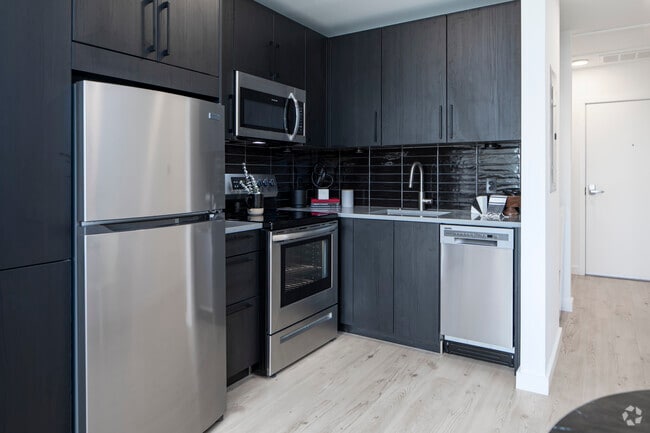Studio, 1BA - 355SF