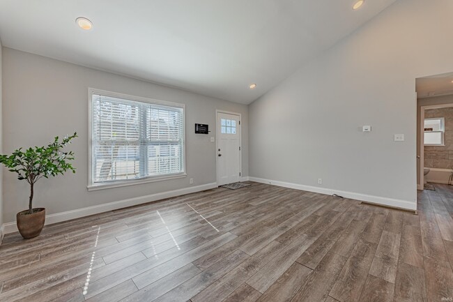 Photo - 2216 E Walnut St