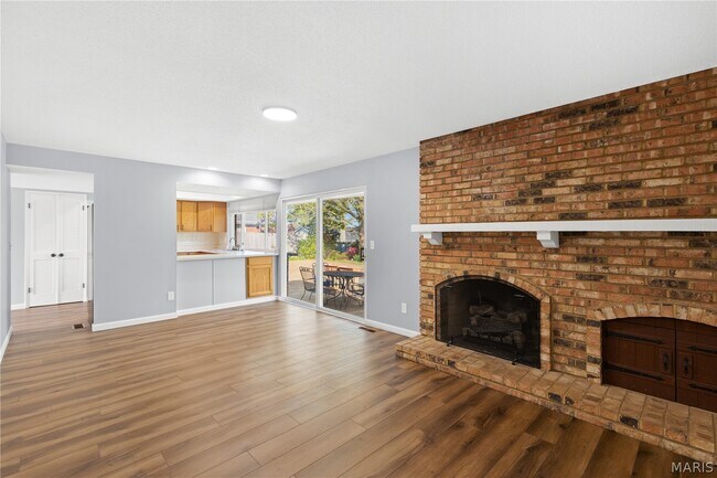 Photo - 606 Rue Montand Dr