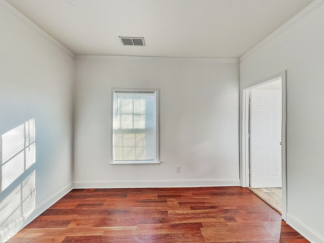 Photo - 333 Fletcher St SW