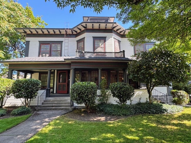 Building Photo - 2 Bedroom Unit 379 E 12th Ave