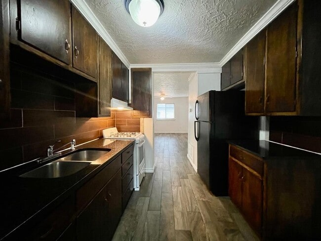 Photo - 319 E Edwards St Unit 4