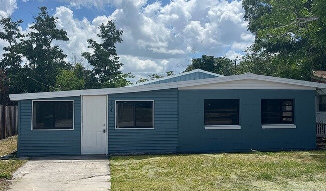 Building Photo - Spacious Remodeled 6BR/1BA Winter Haven Home!