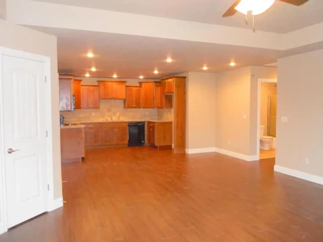 2401 W Bridlewood Trail