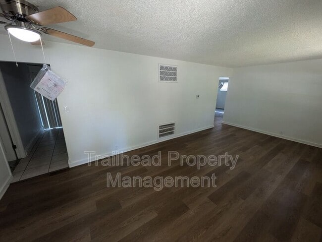 Photo - 10927 Bennington Ave