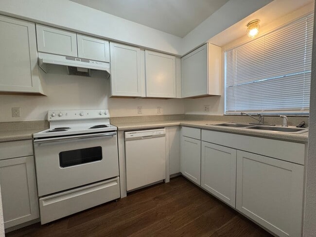 Photo - 221 S Cypress Way