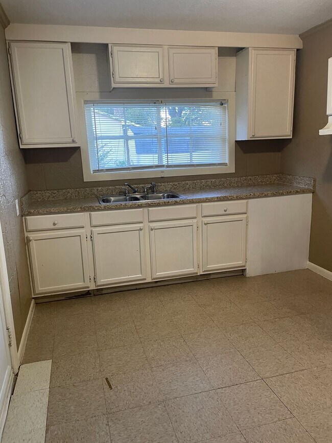 Photo - NOW AVAILABLE! RENT READY!! LET'S GET MOVING!