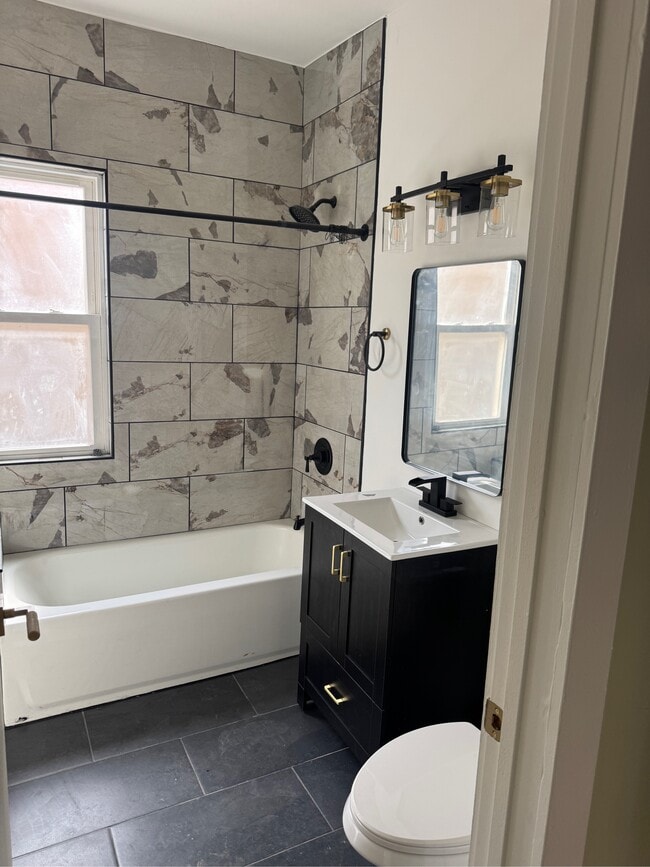 Photo - 5965 W Erie St