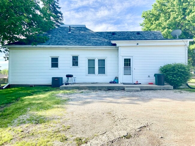 Photo - 415 W 9th St