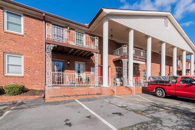Photo - 116 Briarcliff Dr Condo