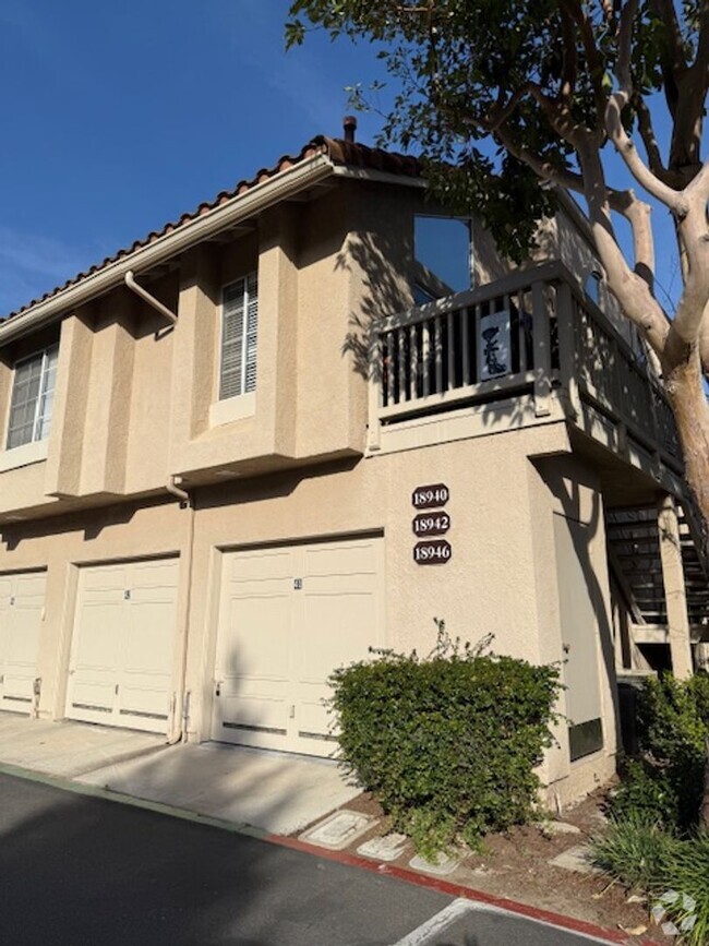Building Photo - 2 bed, 1.25 Bath CONDO next to POOL! Groun...