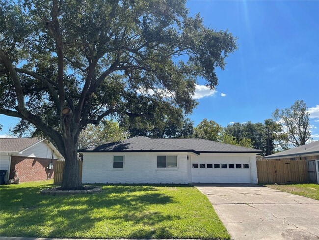 Building Photo - 2825 8th Ave N