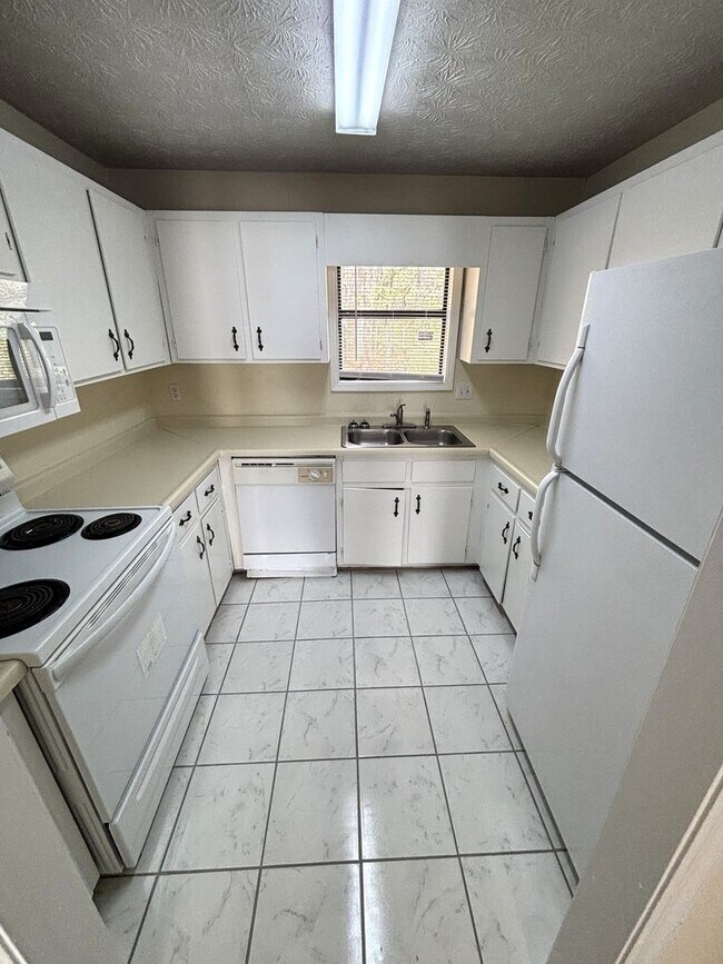 Photo - EAST PACES DR - 250/252 Unit 250