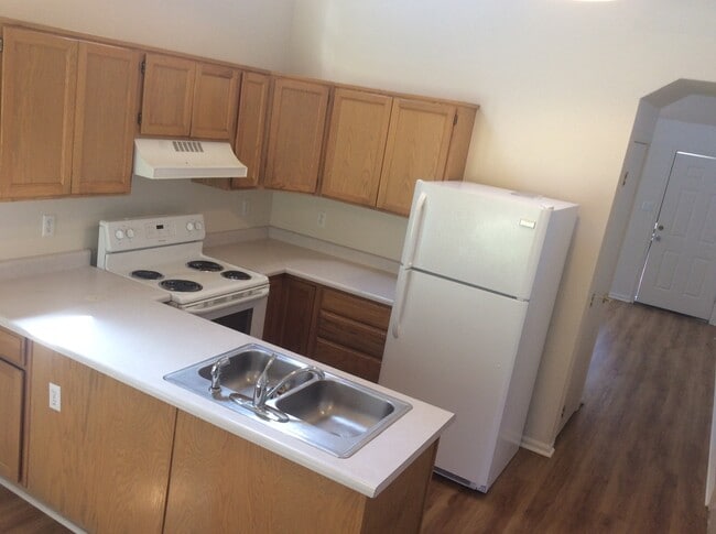 Photo - 3 BEDROOM, 2 BATHROOM TOWNHOME WITH A 1 CAR ATTACHED GARAGE