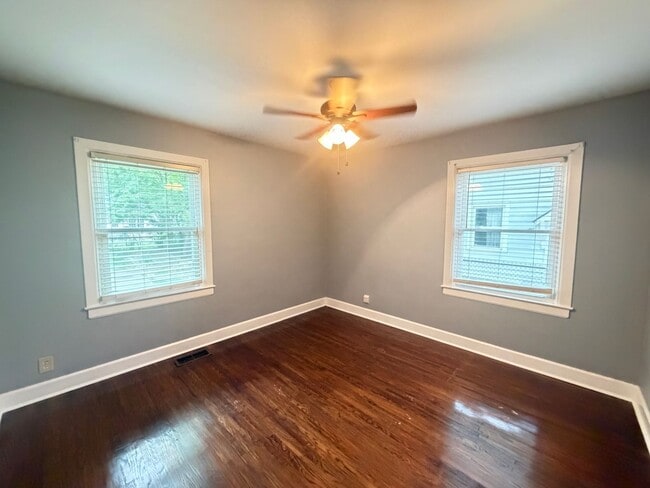 Photo - 3 Bedroom Home With A  Basement And Large Back Yard