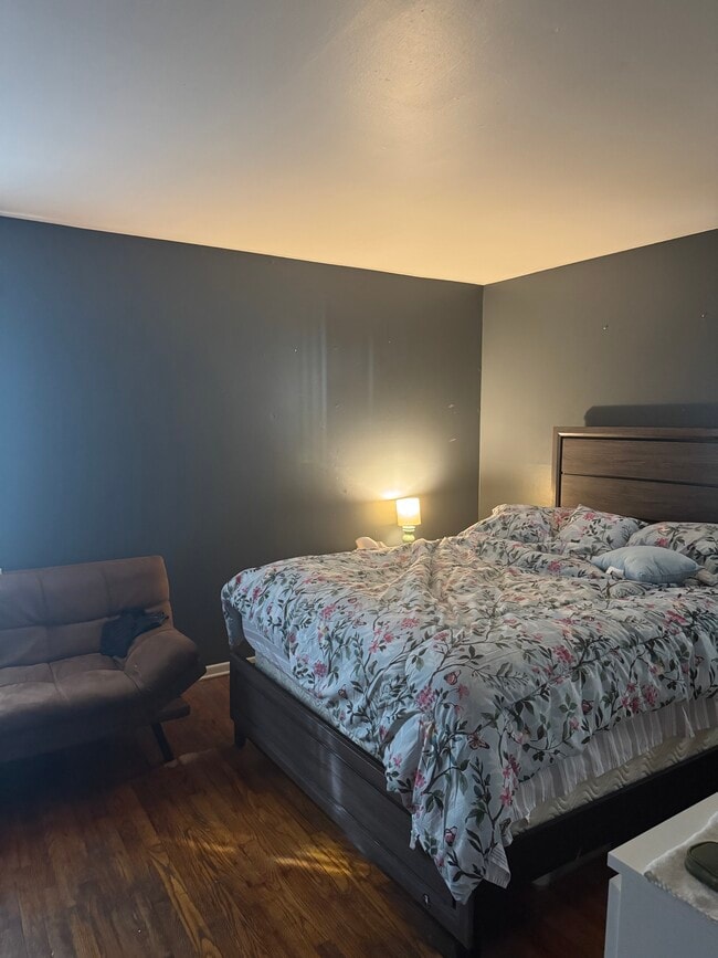 Bedroom - 560 Cleveland Ave Apartments Unit 1R