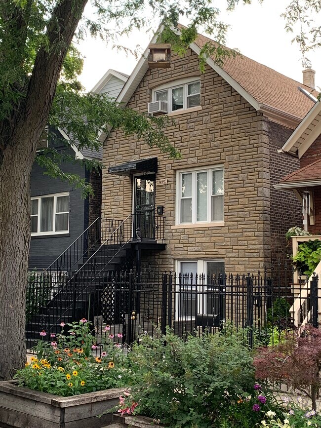 Building Photo - 2532 W Haddon Ave Unit 1 Rental