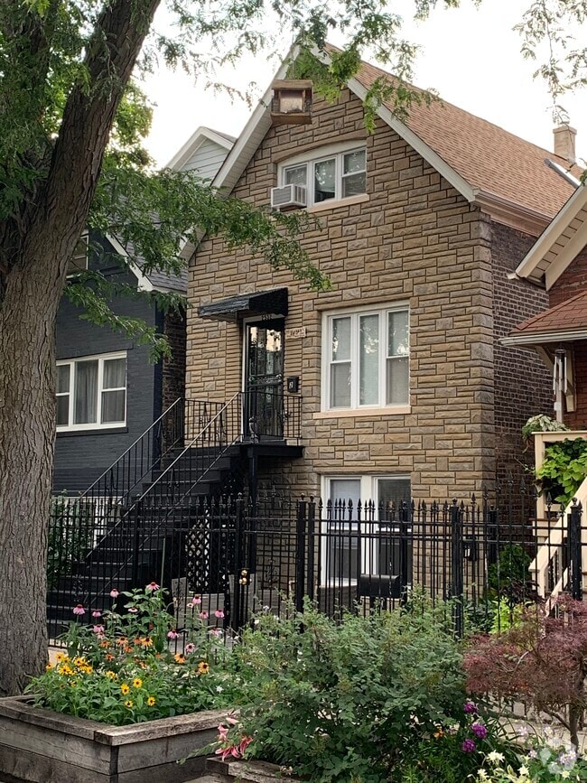 Building Photo - 2532 W Haddon Ave Unit 1 Rental