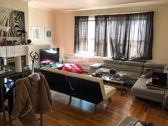 Photo - 1657 Commonwealth Ave Unidad 4