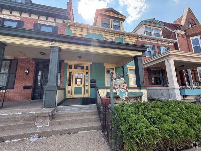 Building Photo - 411 Bluff St Unit #2 Rental