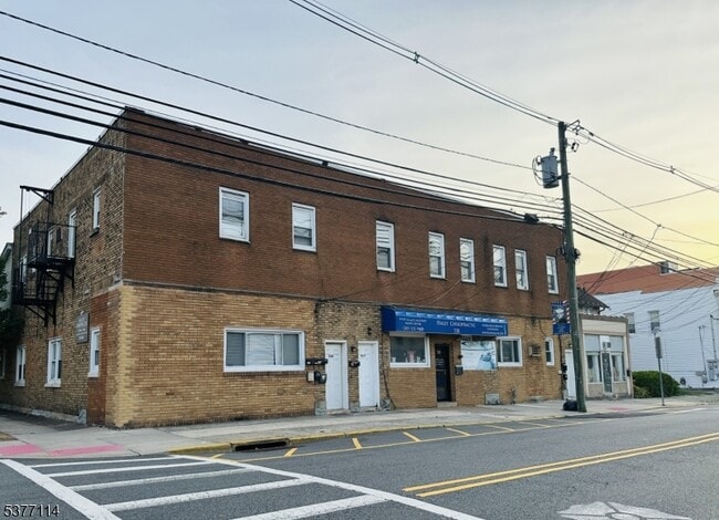 Photo - 305 Green Ave Unidad 1st