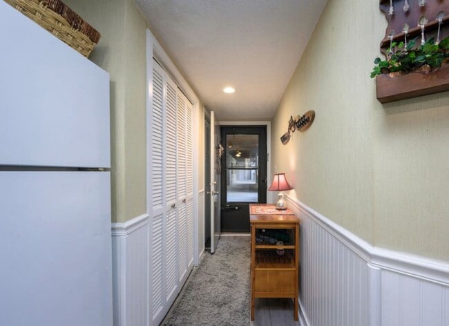 Photo - **Light-Filled Condo with Designer Finishes ? | Screened Porch