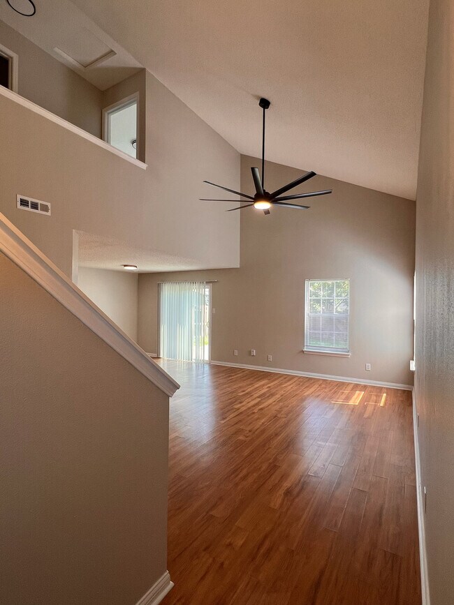 1209 Porchester Ln